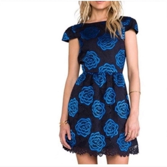 Alice + Olivia Nelly Blue Black Lace Deep V Open Back Mini Dress Size 12 - Picture 7 of 11
